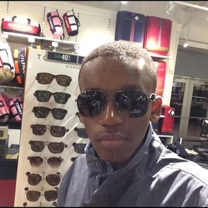 Meet your Posher, Devin